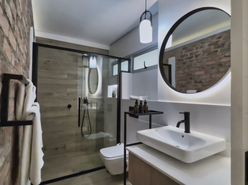 The Windhoek Luxury Suites Bathroom image